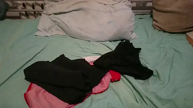 Snapshot of krissraw chatting on 03/20/25, 09:24 krissraw online show from 03/20/25, 09:24