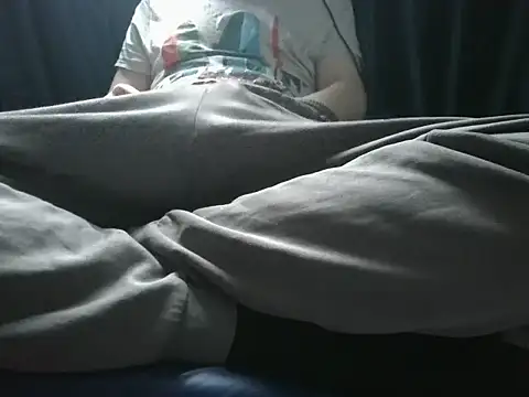 Snapshot of krissraw chatting on 10/04/25, 07:28 krissraw online show from 10/04/25, 07:28