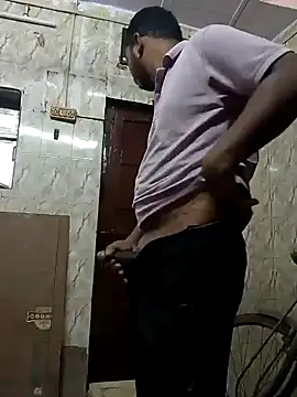 Snapshot of Mmm992170 chatting on 02/01/25, 08:39 Mmm992170 online show from 02/01/25, 08:39