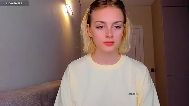 Snapshot of pretty_girlnextdoor chatting on 12/07/24, 05:42 pretty girlnextdoor online show from 12/07/24, 05:42