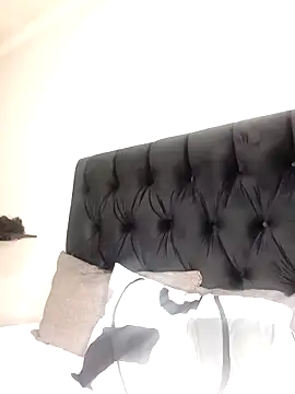 Dark Berry 26 online show from 11/26/25, 08:10