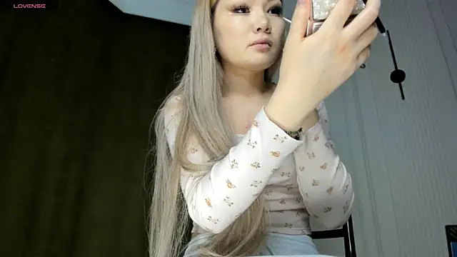 Snapshot of Xiao_Mei_ chatting on 02/28/25, 12:21 Xiao Mei  online show from 02/28/25, 12:21
