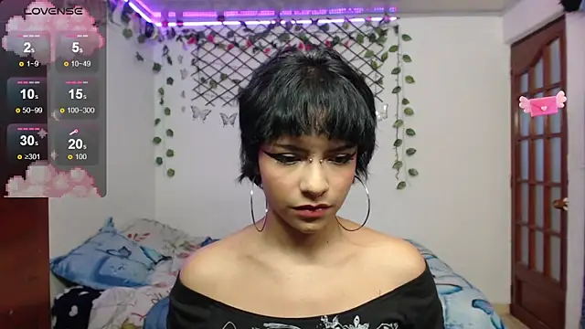 Snapshot of kathina_t chatting on 09/24/25, 08:01 kathina t online show from 09/24/25, 08:01