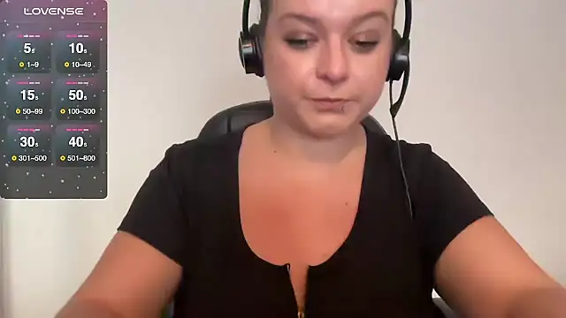 NaughtyWifeUK online show from 10/18/25, 02:18