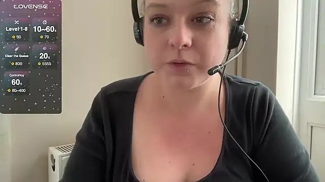 NaughtyWifeUK online show from 04/15/26, 12:12