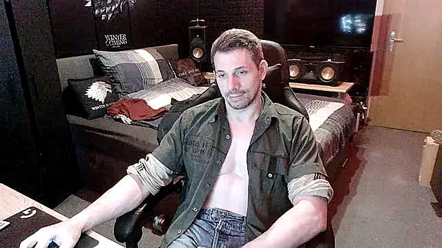 Snapshot of dreamwallker21 chatting on 04/24/26, 12:51 dreamwallker21 online show from 04/24/26, 12:51