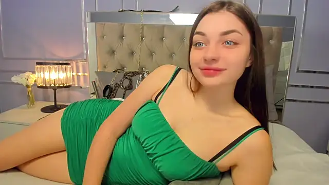 Snapshot of AngelinaWett chatting on 02/06/25, 06:40 AngelinaWett online show from 02/06/25, 06:40