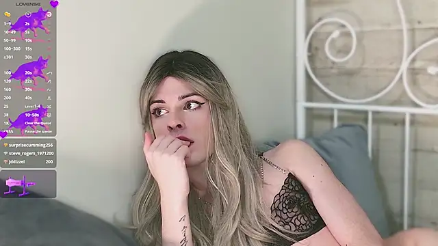 Snapshot of GiselleParton chatting on 12/29/24, 02:31 GiselleParton online show from 12/29/24, 02:31