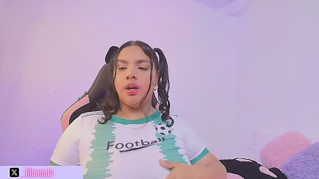 Snapshot of Brenda__gomez chatting on 10/22/25, 02:28 Brenda gomez online show from 10/22/25, 02:28