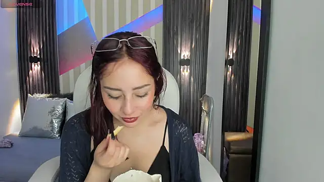 emily layton online show from 11/30/25, 04:44