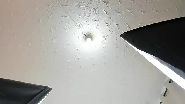 Alison Chan  online show from 04/12/26, 02:05