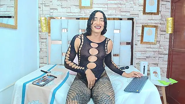 Snapshot of Alison_Chan_ chatting on 05/13/26, 10:06 Alison Chan online show from 05/13/26, 10:06