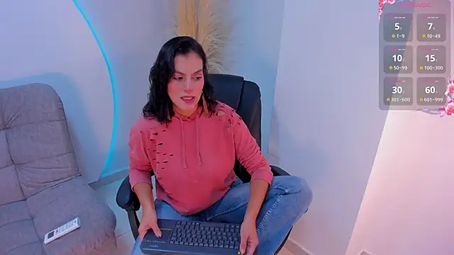 Snapshot of Ada_Monroe10 chatting on 10/07/25, 01:30 Ada Monroe10 online show from 10/07/25, 01:30