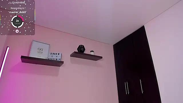 tifanyhills  online show from 10/17/25, 09:28