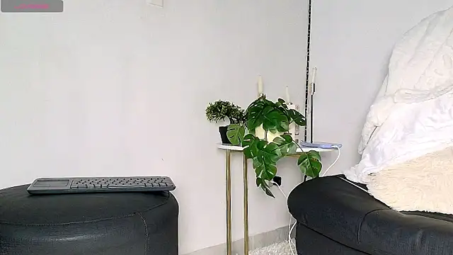 Snapshot of Alba_Olimpo chatting on 04/25/26, 05:21 Alba Olimpo online show from 04/25/26, 05:21