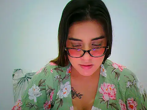 maliamiller online show from 04/18/26, 09:13