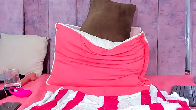 AshlieRoberts online show from 01/15/25, 05:58