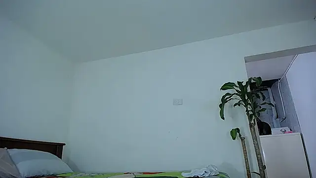 diamond black00 online show from 02/15/25, 04:47