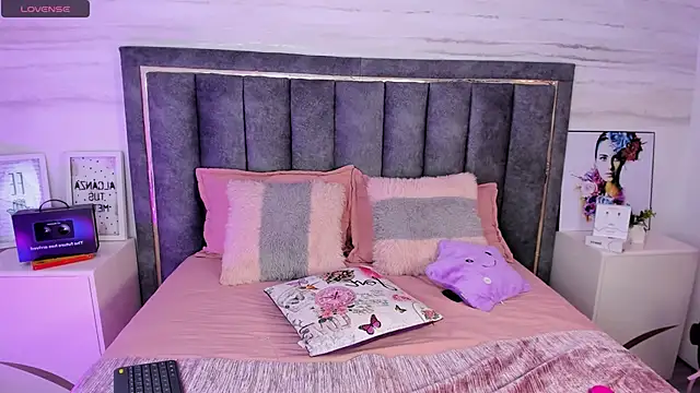 isabela fox online show from 01/19/25, 12:49