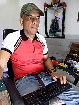 Snapshot of latinmartin73 chatting on 12/24/24, 10:28 latinmartin73 online show from 12/24/24, 10:28
