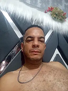 Snapshot of latinmartin73 chatting on 01/04/25, 04:22 latinmartin73 online show from 01/04/25, 04:22