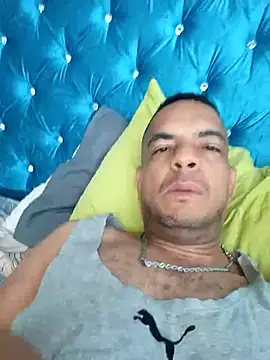 Snapshot of latinmartin73 chatting on 01/11/25, 11:34 latinmartin73 online show from 01/11/25, 11:34