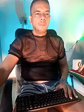 Snapshot of latinmartin73 chatting on 01/19/25, 12:49 latinmartin73 online show from 01/19/25, 12:49