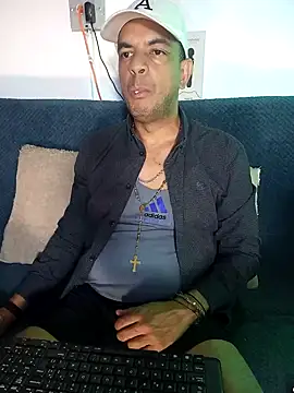 Snapshot of latinmartin73 chatting on 01/23/25, 01:08 latinmartin73 online show from 01/23/25, 01:08