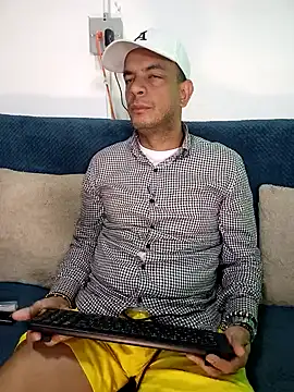 Snapshot of latinmartin73 chatting on 01/24/25, 02:07 latinmartin73 online show from 01/24/25, 02:07