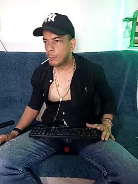 Snapshot of latinmartin73 chatting on 01/26/25, 02:56 latinmartin73 online show from 01/26/25, 02:56