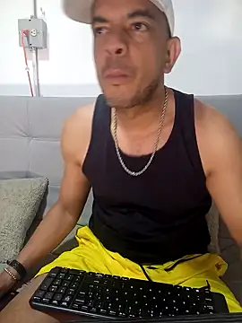 Snapshot of latinmartin73 chatting on 02/02/25, 05:37 latinmartin73 online show from 02/02/25, 05:37