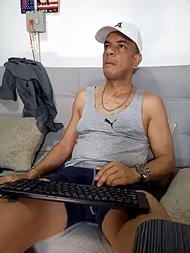 Snapshot of latinmartin73 chatting on 02/04/25, 03:44 latinmartin73 online show from 02/04/25, 03:44