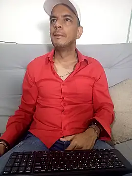 Snapshot of latinmartin73 chatting on 02/08/25, 10:40 latinmartin73 online show from 02/08/25, 10:40