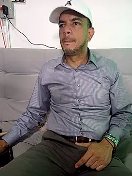 Snapshot of latinmartin73 chatting on 02/12/25, 01:09 latinmartin73 online show from 02/12/25, 01:09