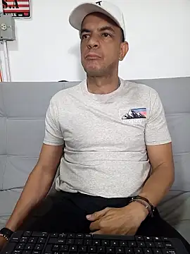 Snapshot of latinmartin73 chatting on 02/22/25, 04:29 latinmartin73 online show from 02/22/25, 04:29