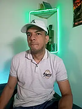 Snapshot of latinmartin73 chatting on 02/24/25, 01:24 latinmartin73 online show from 02/24/25, 01:24