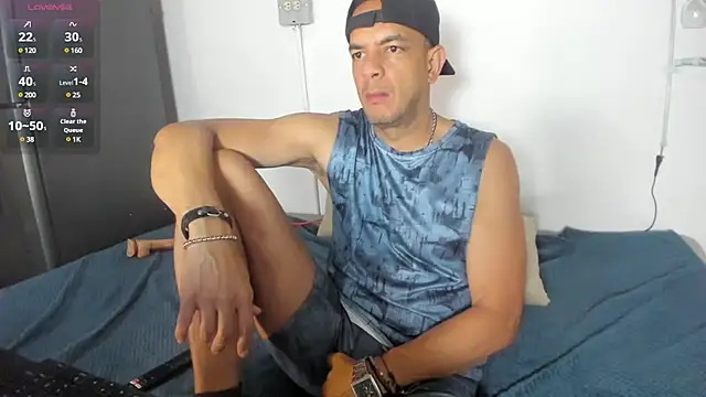 Snapshot of latinmartin73 chatting on 02/24/25, 11:52 latinmartin73 online show from 02/24/25, 11:52