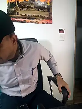 Snapshot of latinmartin73 chatting on 02/26/25, 12:05 latinmartin73 online show from 02/26/25, 12:05