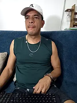 Snapshot of latinmartin73 chatting on 02/28/25, 01:37 latinmartin73 online show from 02/28/25, 01:37