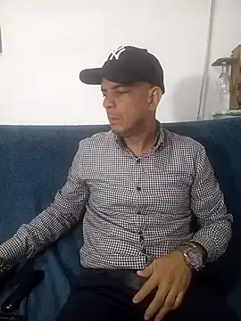 Snapshot of latinmartin73 chatting on 03/05/25, 01:31 latinmartin73 online show from 03/05/25, 01:31