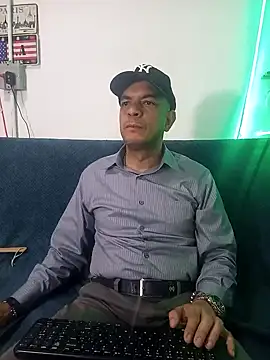 Snapshot of latinmartin73 chatting on 03/06/25, 02:19 latinmartin73 online show from 03/06/25, 02:19