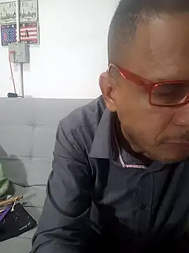 Snapshot of latinmartin73 chatting on 03/18/25, 01:00 latinmartin73 online show from 03/18/25, 01:00