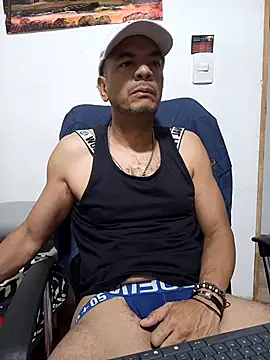 Snapshot of latinmartin73 chatting on 09/14/25, 01:49 latinmartin73 online show from 09/14/25, 01:49