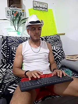 Snapshot of latinmartin73 chatting on 09/15/25, 02:44 latinmartin73 online show from 09/15/25, 02:44