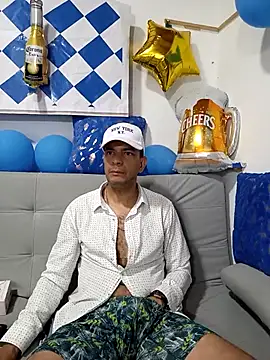 Snapshot of latinmartin73 chatting on 09/25/25, 12:25 latinmartin73 online show from 09/25/25, 12:25