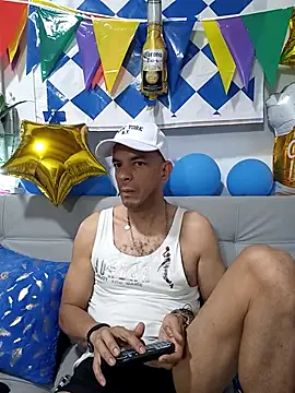 Snapshot of latinmartin73 chatting on 09/26/25, 12:58 latinmartin73 online show from 09/26/25, 12:58