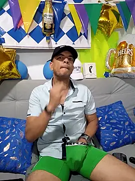 Snapshot of latinmartin73 chatting on 10/03/25, 12:07 latinmartin73 online show from 10/03/25, 12:07