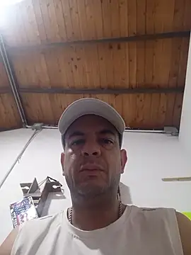 Snapshot of latinmartin73 chatting on 10/26/25, 01:28 latinmartin73 online show from 10/26/25, 01:28