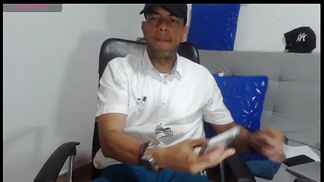 latinmartin73 online show from 04/11/26, 01:59