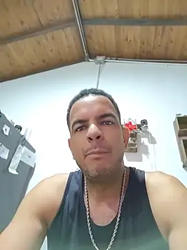 Snapshot of latinmartin73 chatting on 06/14/26, 04:47 latinmartin73 online show from 06/14/26, 04:47